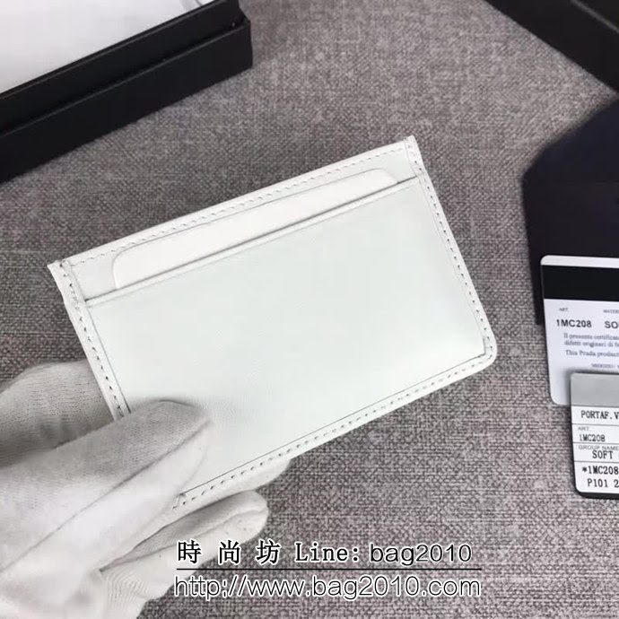 PRADA普拉達 專櫃最新款式 頂級原單納帕牛皮 三層信用卡夾 1MC208 DD1709